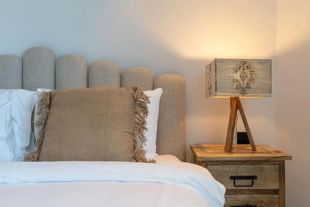 Ranch Living 1 Bedroom Apartment In Business Bay By Suiteable Dubai United Arab Emirates